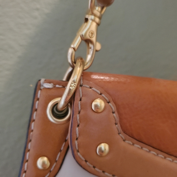 Michael Kors Uptown Astor Wristlet - Picture 4 of 14